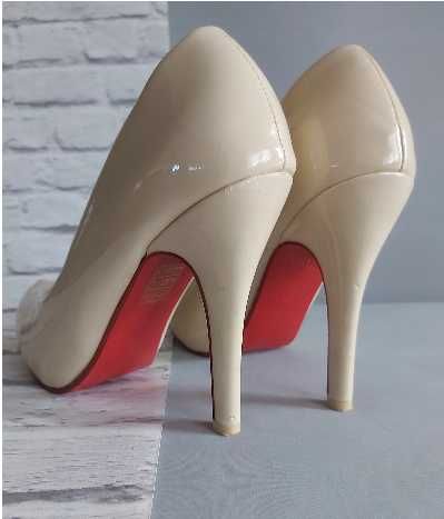 Szpilki beżowe ecru jasny camel 37 czerwona podeszwa
