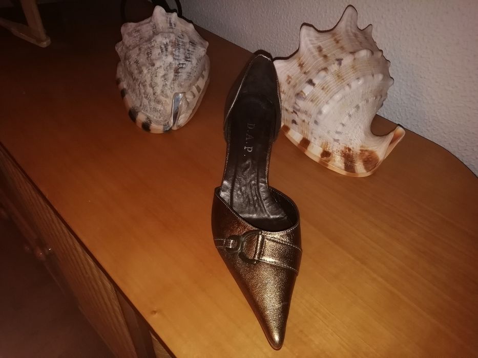 Sapato de senhora novos todos em bronze metalizado