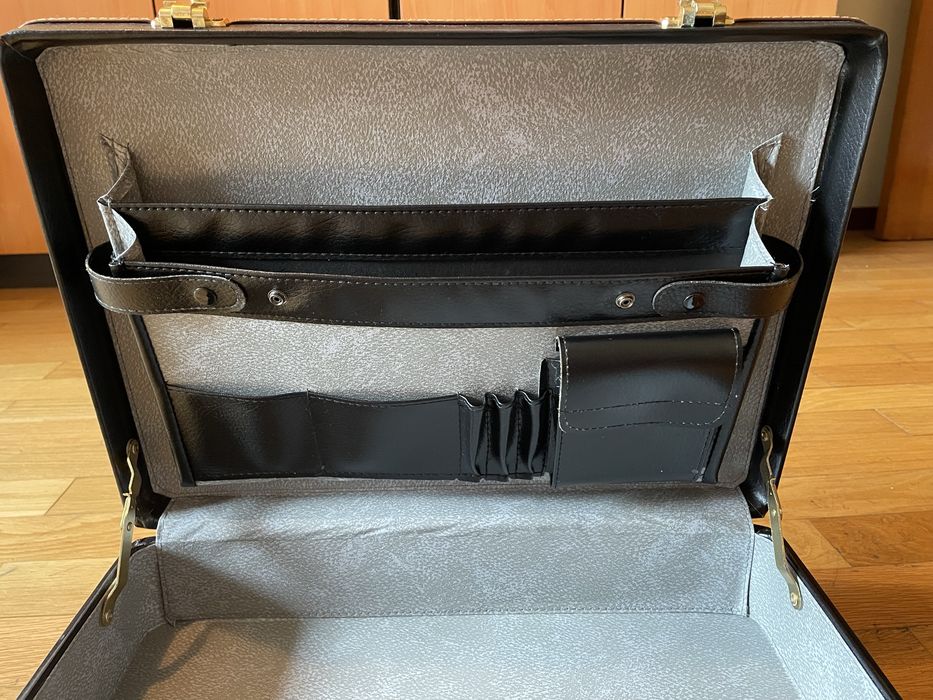 Mala Executive Vintage NOVA em pele genuína, com códigos