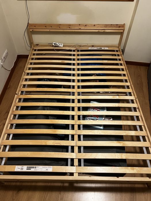 Cama casal IKEA NIEDEN com estrado