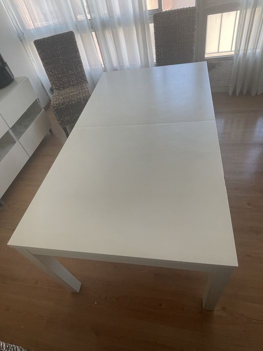 Conjunto mesa e aparador