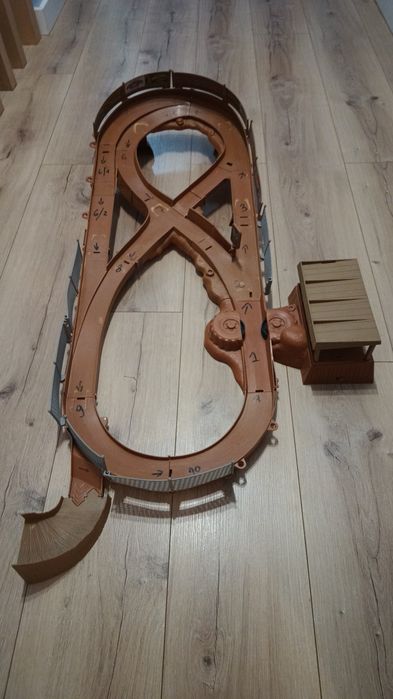 Cars auta zig zag McQueen tor wyścigowy błotnista ósemka