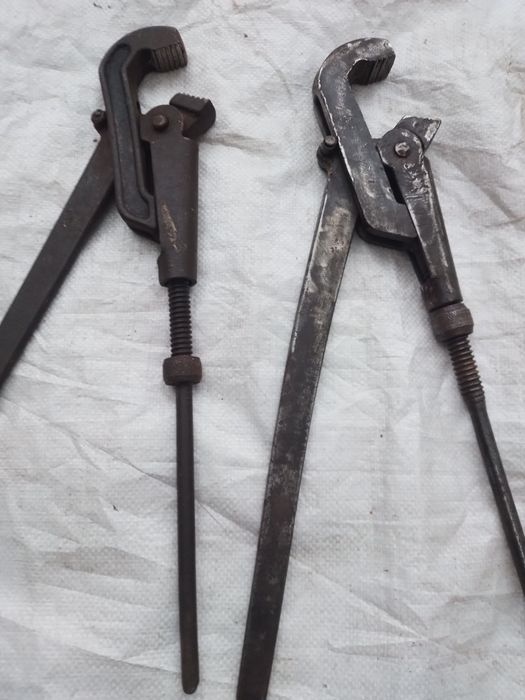 Штангенциркуль , коса , топор , колун , ключ трубный , вила