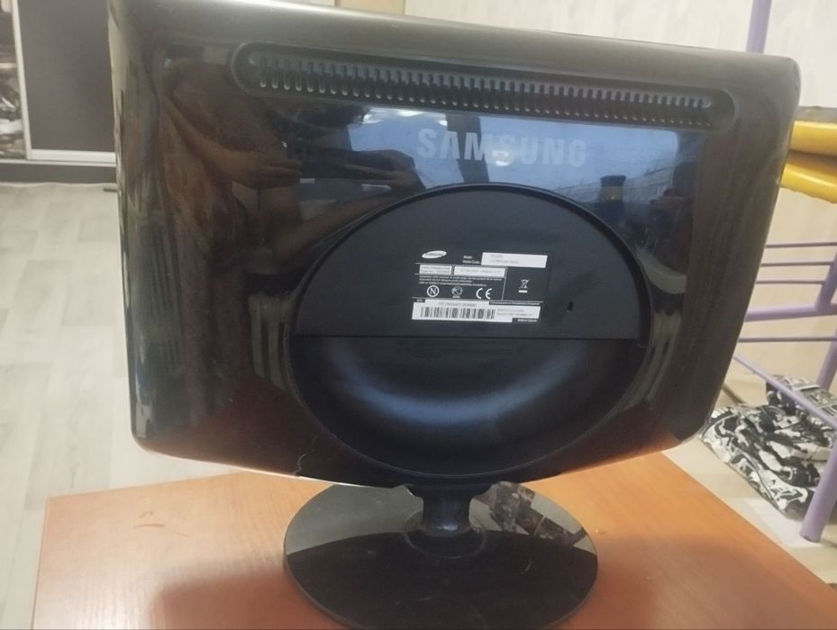 Монітор 19" Samsung 932GW