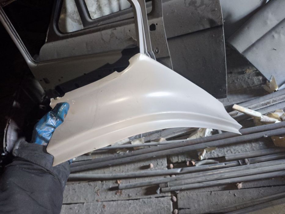 Двери, крылья, капот газ 21