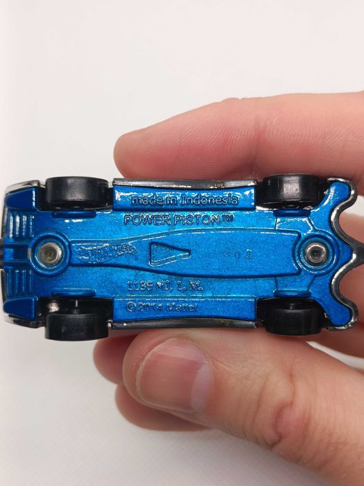 Машинка Hot Wheels Power Piston Chrome, 2014