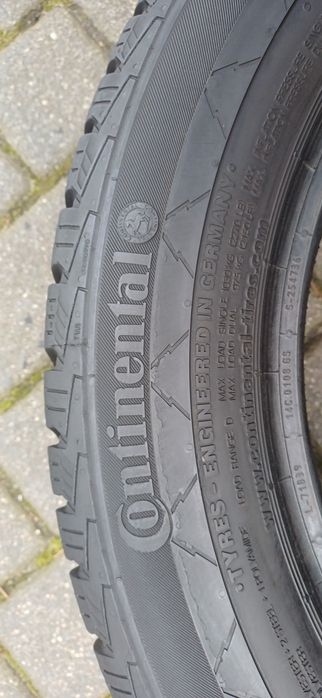 225/55R17C 109/107T CONTINENTAL , dwie używane opony zimowe wzmacniane.