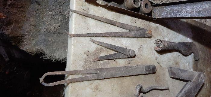 Pequenas ferramentas antigas