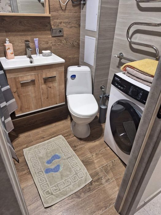 Новий ремонт, біля ж/д вокзалу