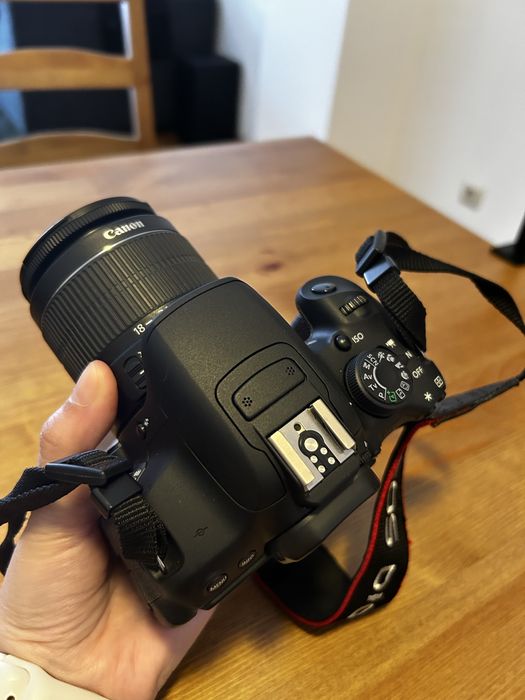 Canon EOS 700D + bateria extra e bolsa