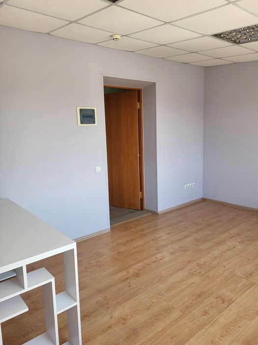 Офіс 15,2 кв.м. м. Лісова