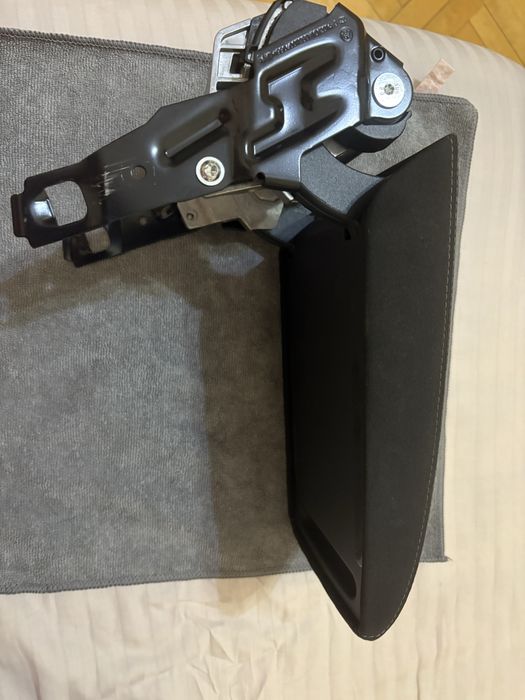 Підлокітник центральний Passat b8