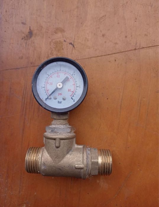 Продам манометр із фітингом для вимірювання тиску до 6 бар