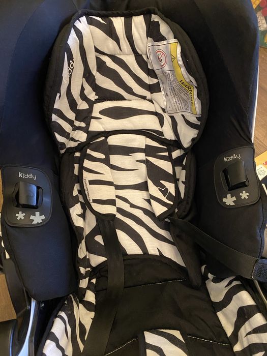 Nosidelko kiddy stan bardzo dobry +dodatki