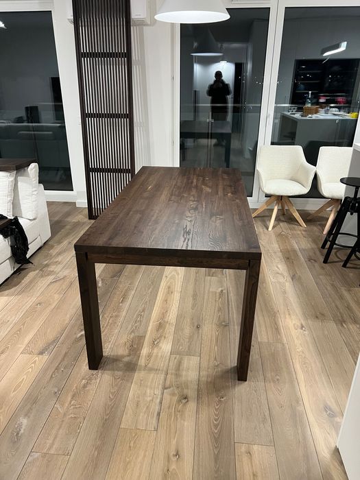 Stół dębowy z dostawkami i systemem drewnianym wysuwanym