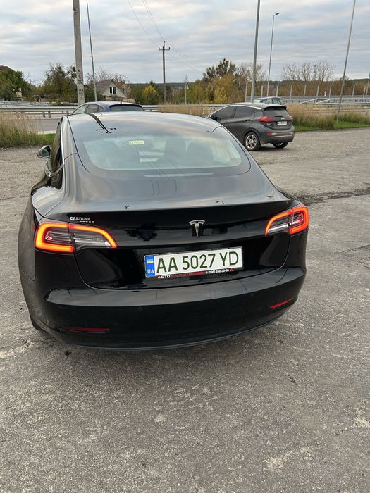 Tesla model 3 2019 рік