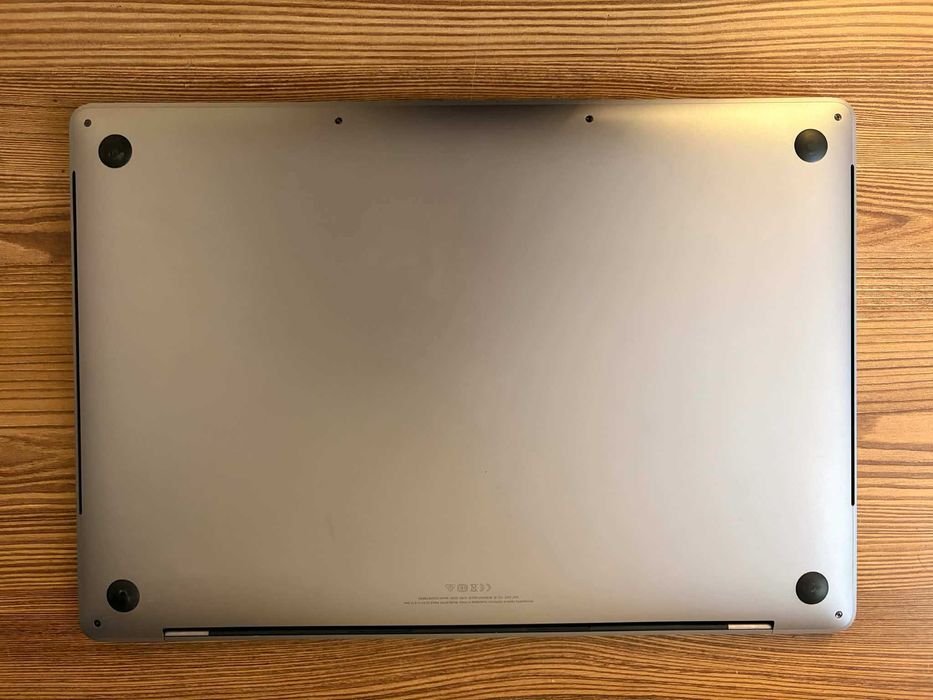 MacBook Pro 32GB RAM i9 1TB SSD