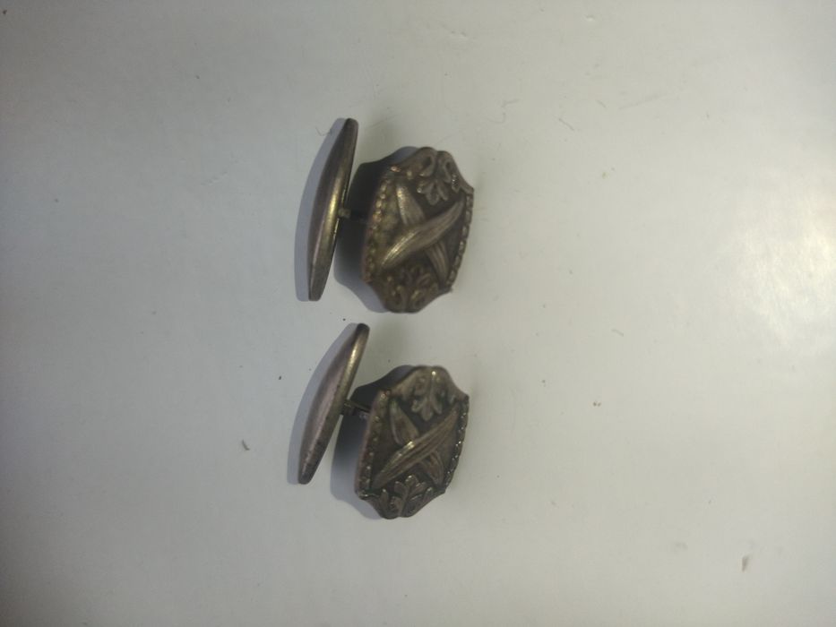 Запонки янтарные.