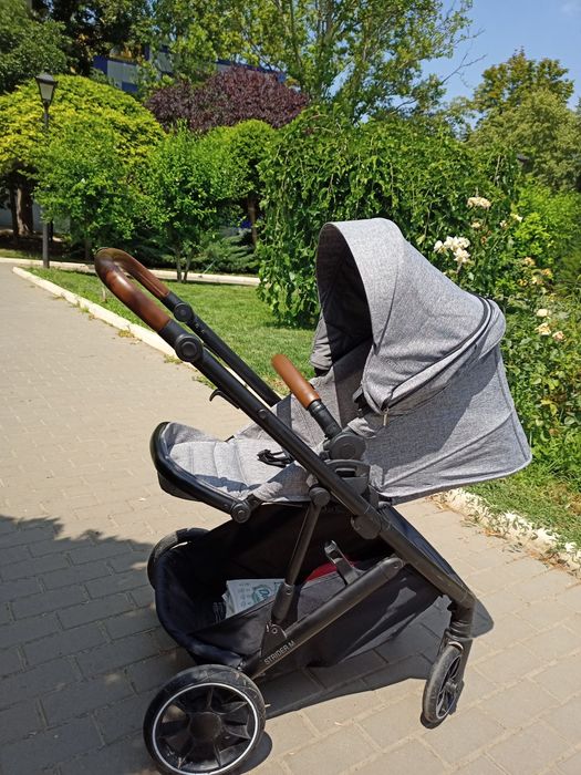 Прогулочная коляска Britax состояние новой