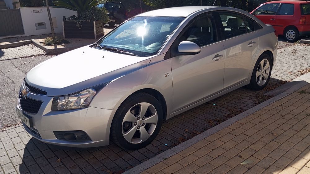 Chevrolet Cruze com caixa velocidades automáticas.