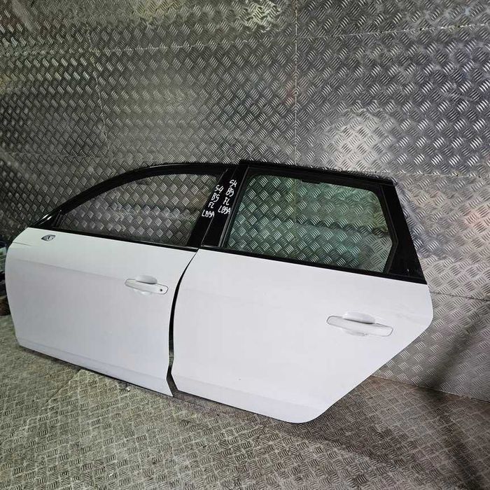 Двері до Audi A4