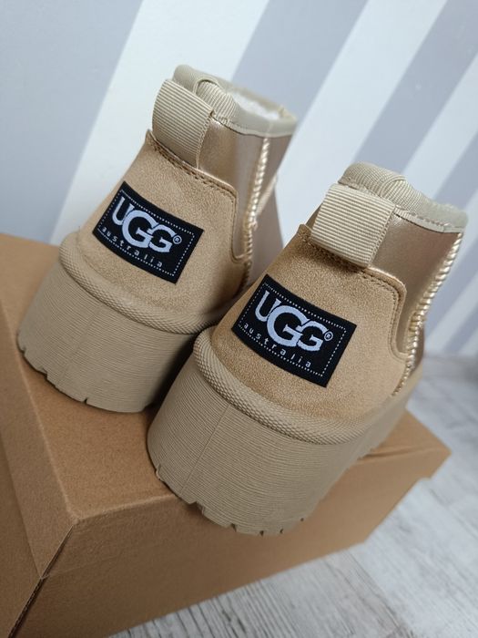 Niskie śniegowce na platformie