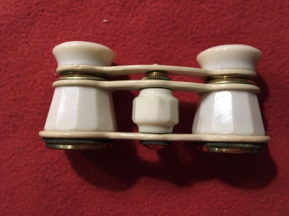 Radziecka lornetka teatralna