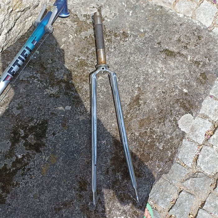 Forqueta em ferro cromada vintage (Estrada)