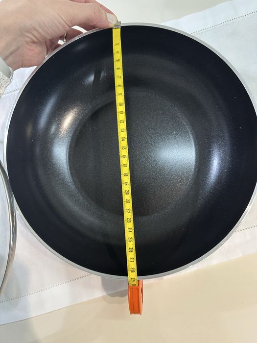 Wok 28 cms com tampa de vidro. Novo
