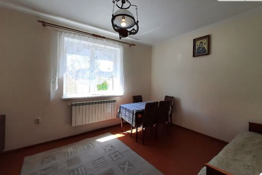 Продається півторачка напівособняк в центрі міста