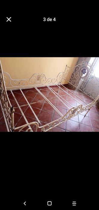 Cama de ferro antiga