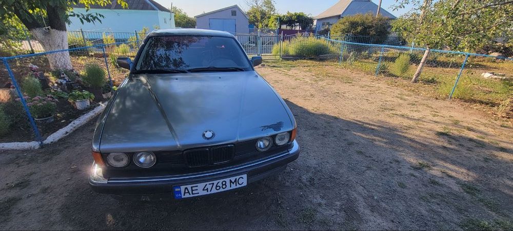 Продам БМВ 735 Е32
