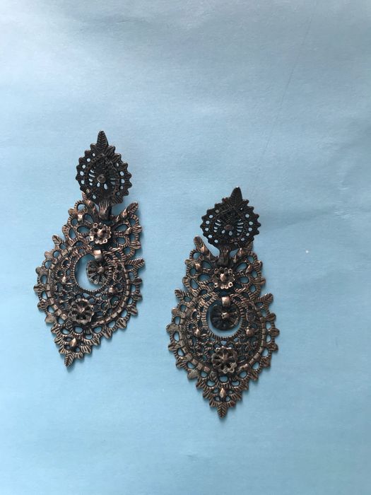 Brincos de senhora clássicos trabalhados