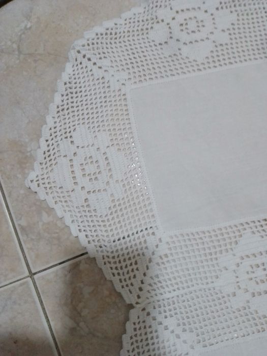 Toalhinha quadrada de linho e renda nova