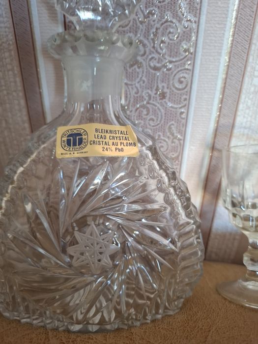 Karafka I sześć kieliszków