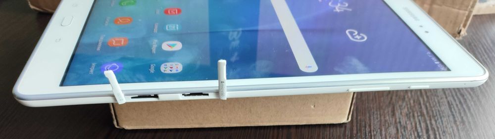 Планшет Samsung Galaxy Tab A, SM-T555, WiFi та 4G.