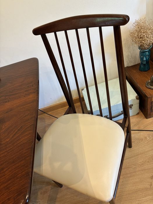 Mesa de sala de jantar OLAIO em madeira maciça
