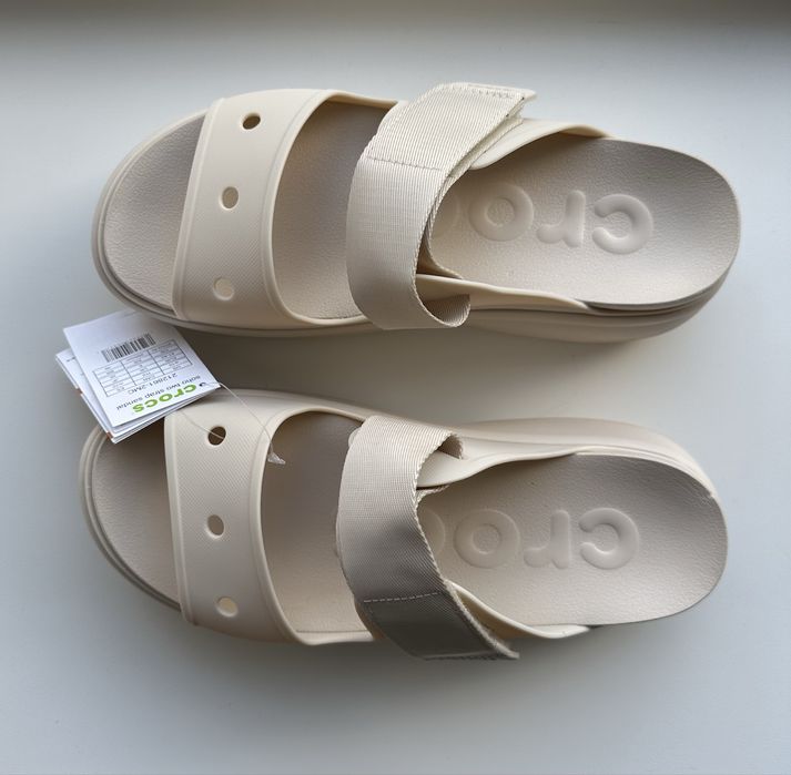 Crocs Soho Two Strap Sandal бежеві жіночі сандалі 41 розмір нові