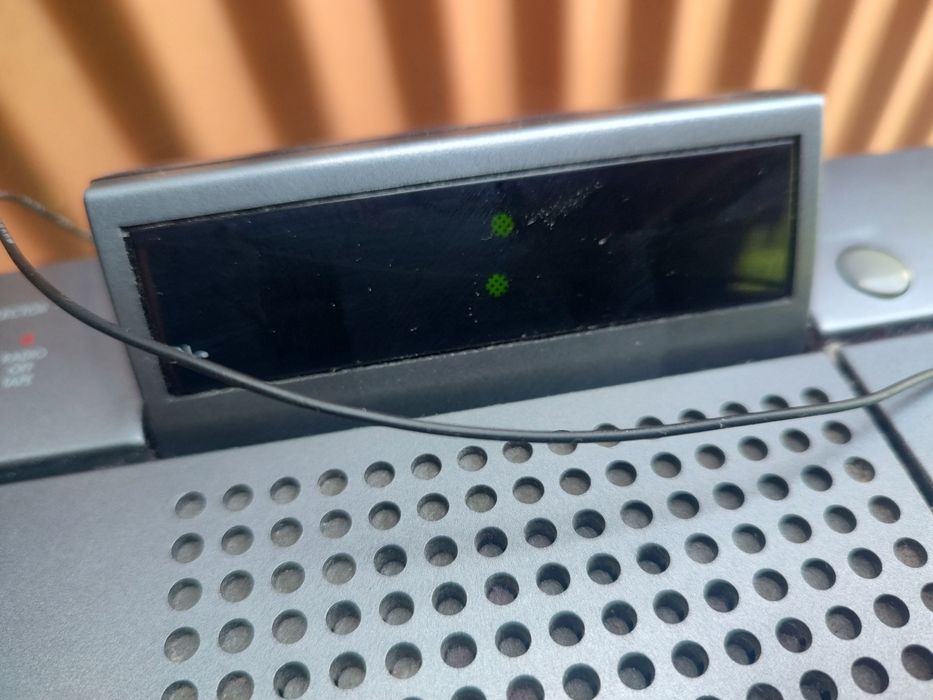 Radiobudzik magnetofon Philips lata 80