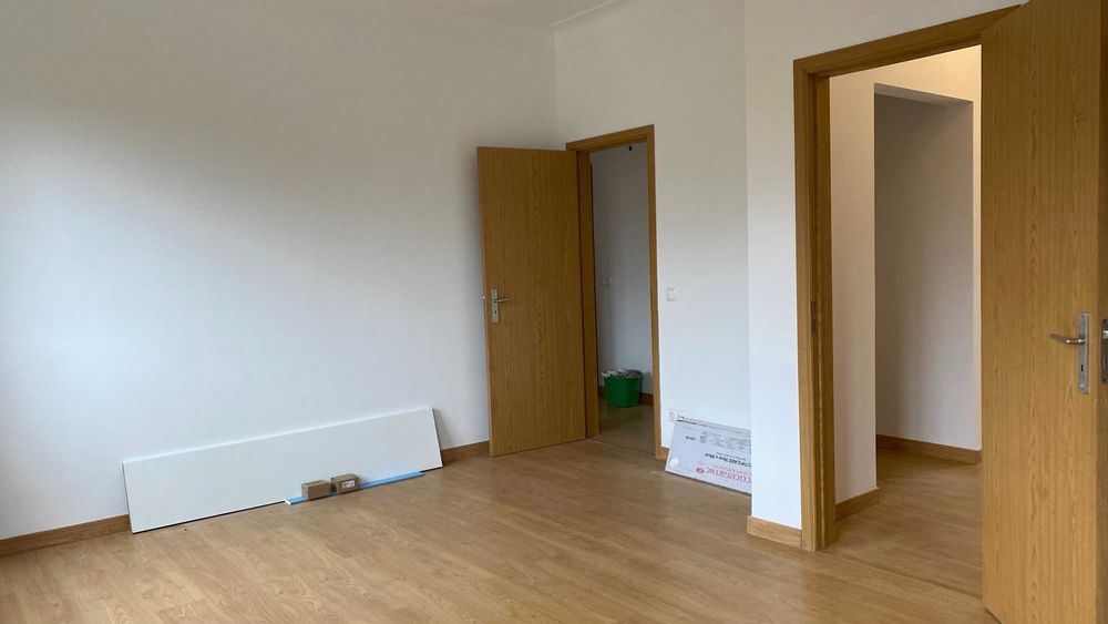 Arrendamento T3 Laranjeiras-Sete Rios Lisboa (perto do Metro e Un. Catolica)