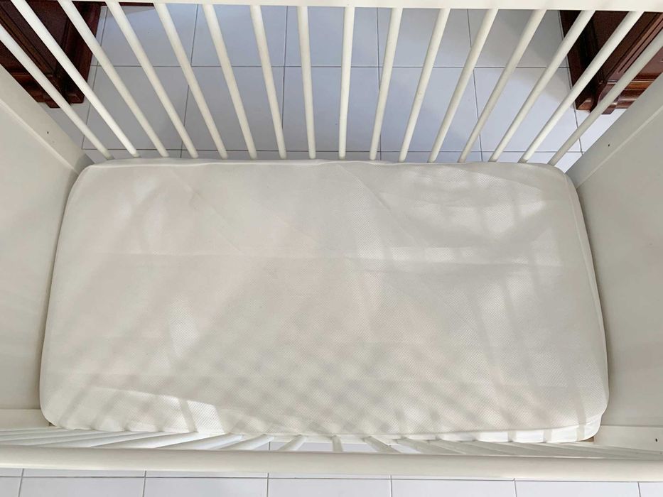 Berço Hensvik IKEA c/ colchão, 60x120