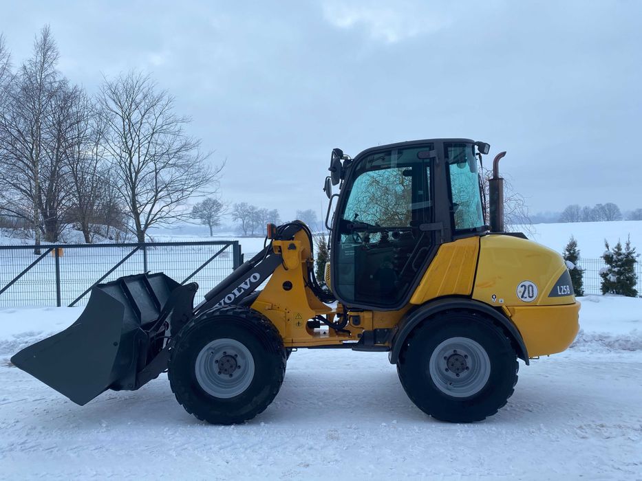 ŁADOWARKA VOLVO L 25B Z ŁYŻKĄ WIDŁY schaffer manitu jcb atlas wiedeman