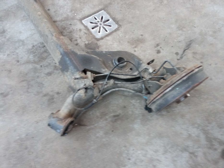 Toyota Aygo I Oś Belka tył