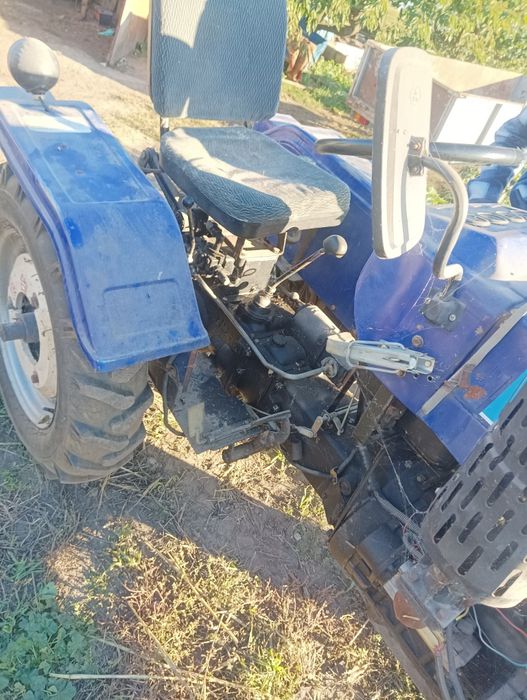 Трактор XINGTAi- сінтай 220 2011р.в з навісним..