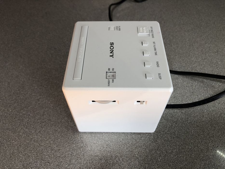 Sony ICF-C1W Clock Radio (Like New)64739979404033123