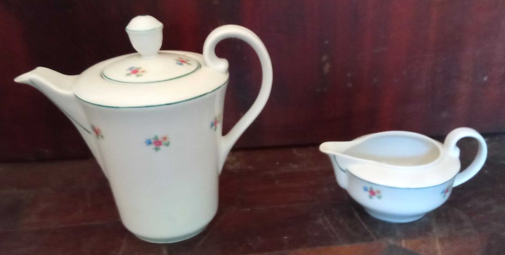 Bule e leiteira Vista Alegre (vintage)