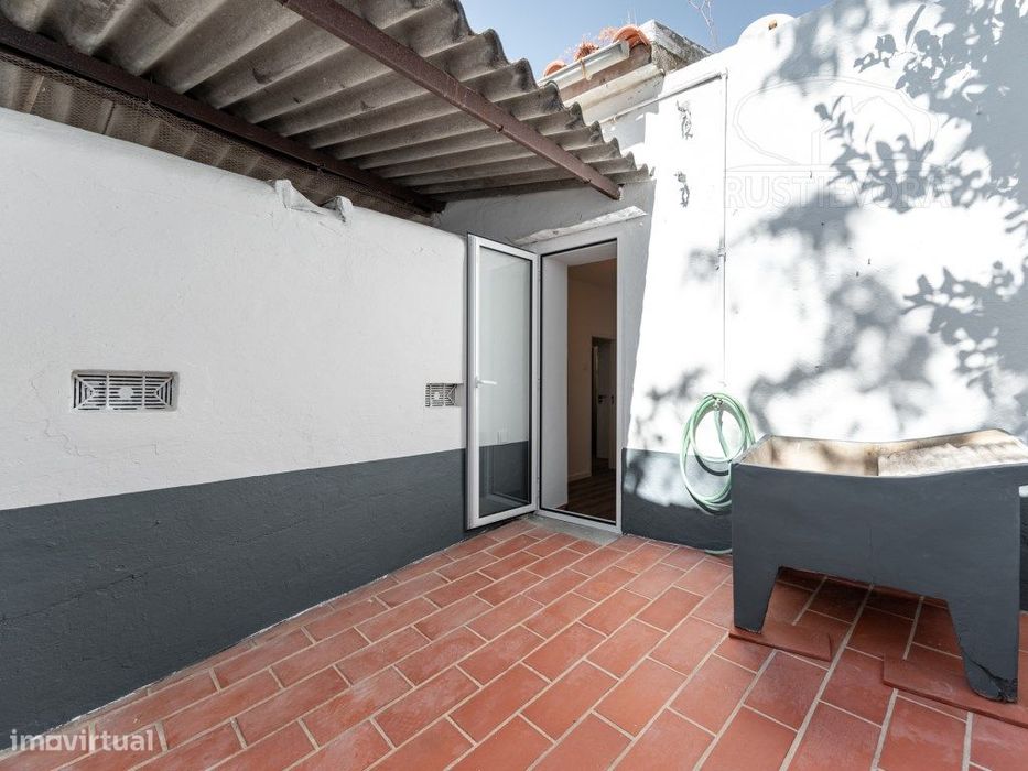 Apartamento de 1º andar com 3 assoalhadas e terraço — Évora (São Mamede, Sé, São Pedro E Santo Antão), Évora