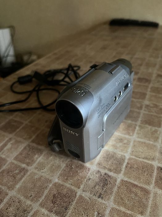 Цифровая камера Sony DCR-HC17E
