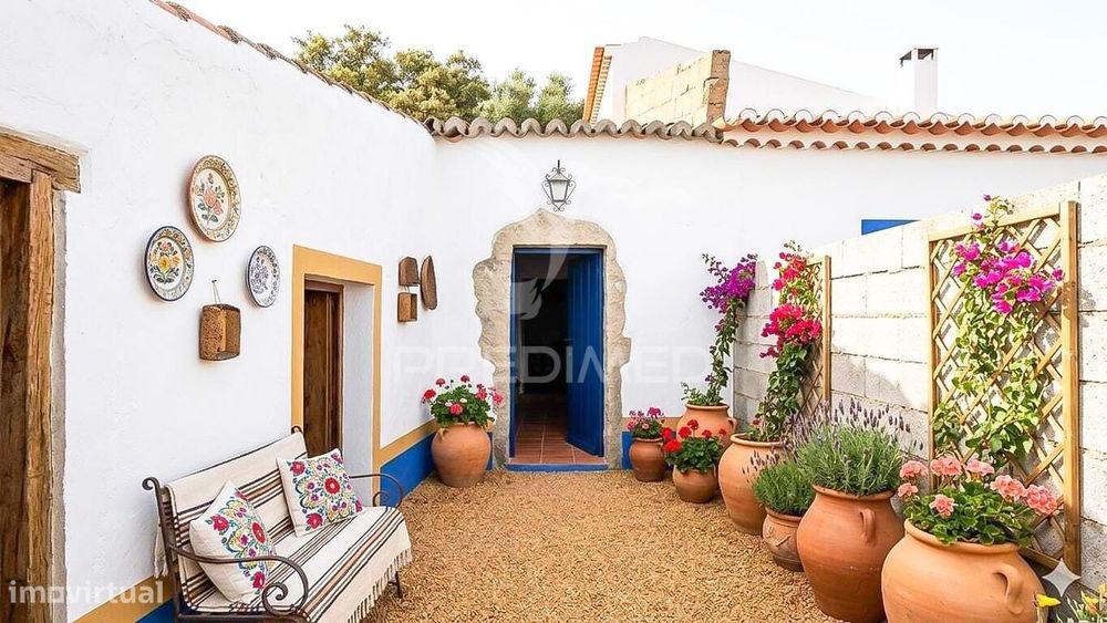 Casa térrea para recuperação total. Com quintal