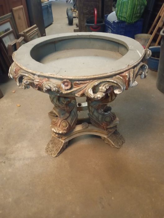 Vendo esta mesa muita bonita bom estado